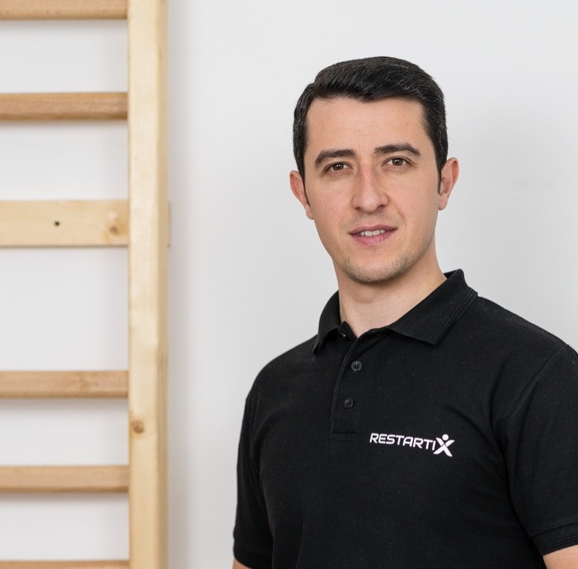 From Questions to Guidance: How RestartiX Uses AI to Support Seniors